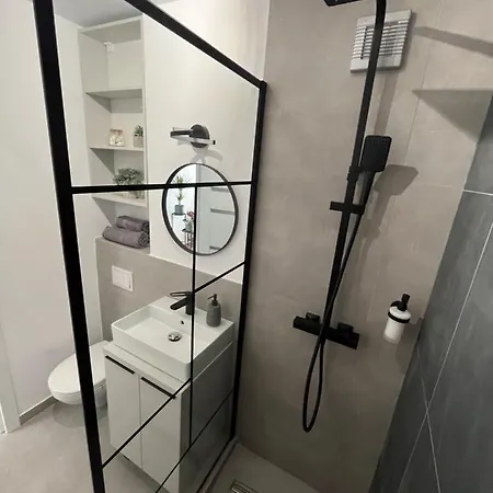 C & A Lägenhet *